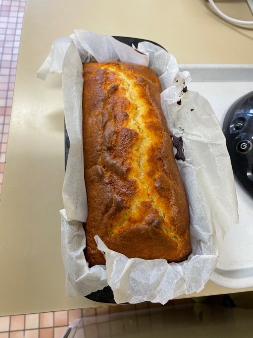 Gâteau fait maison sortant du four
