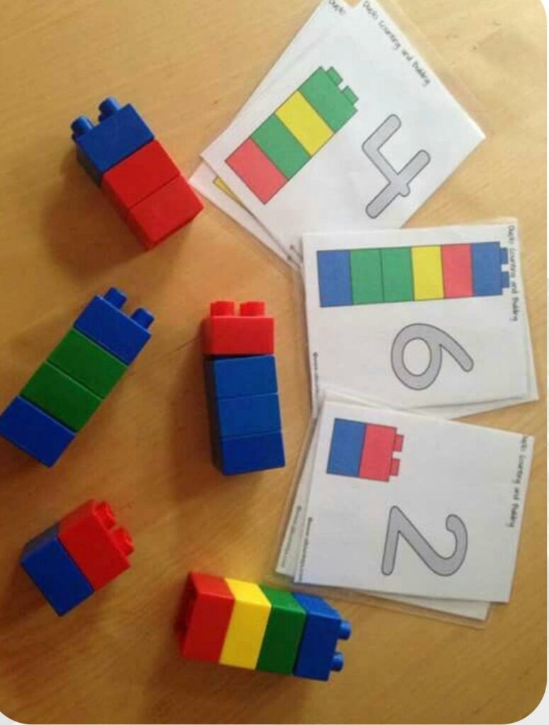 Activité éducative avec des blocs de construction pour enfants